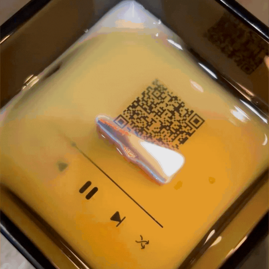 LOVE WHITE 300ML WOODEN WICK CANDLE WITH CUSTOM QR CODE - Image 3